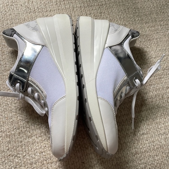 Brand new without box - Picture 4 of 9